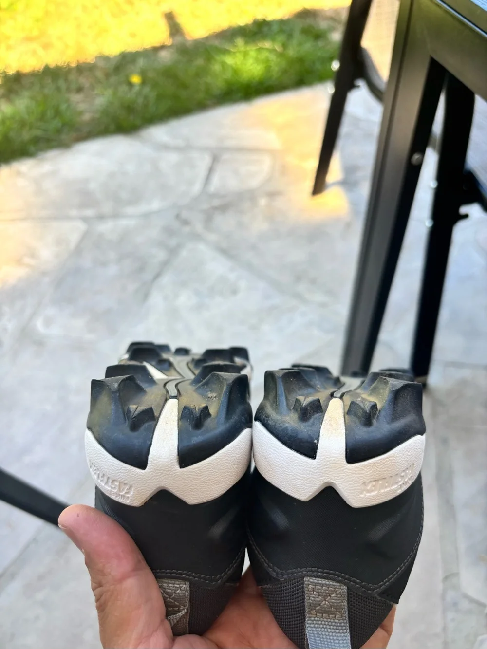 Nike Men's Black and White Football Cleats - Low Profile Traction .Size 5Y